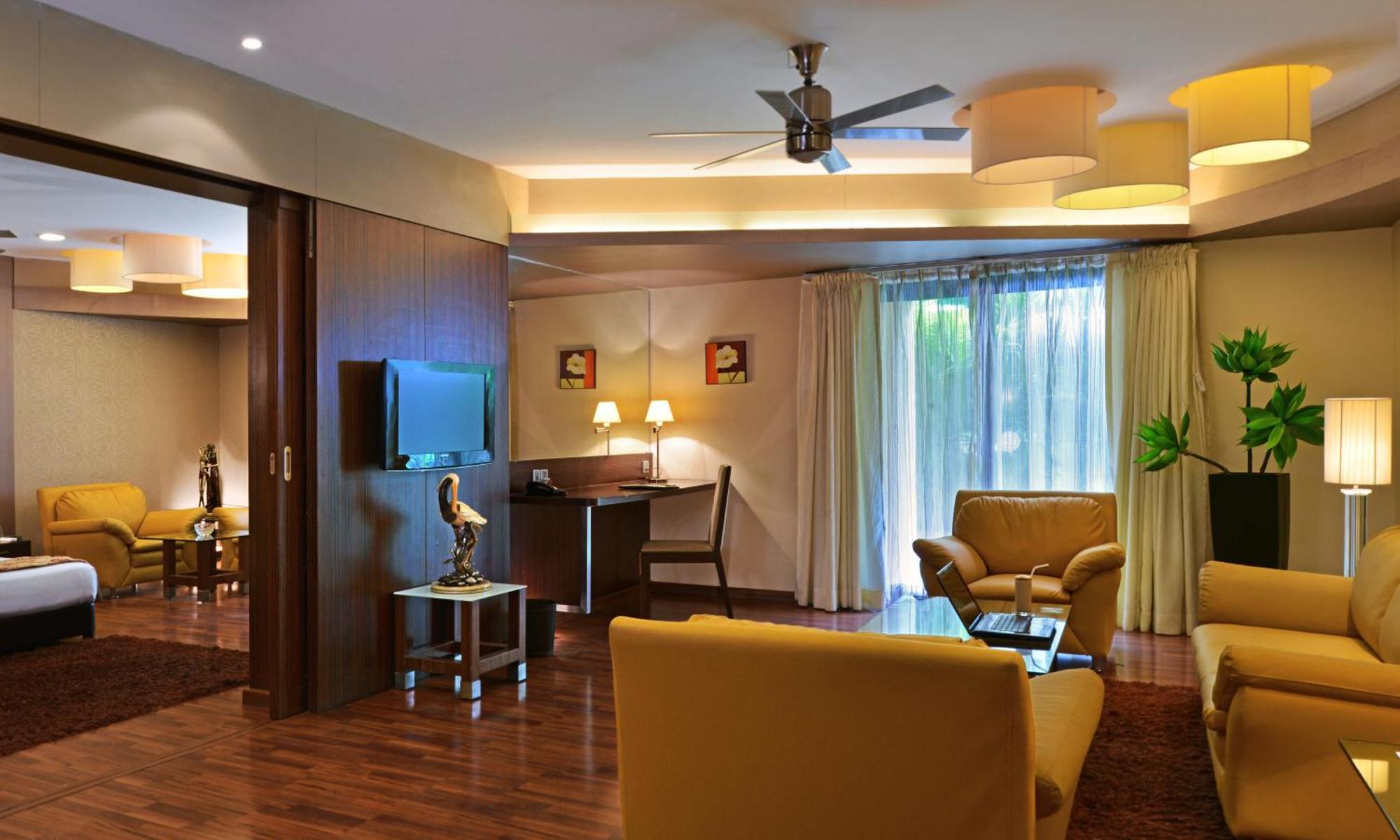 The Corinthians Resort And Club Pune Exteriör bild A suite at the hotel
